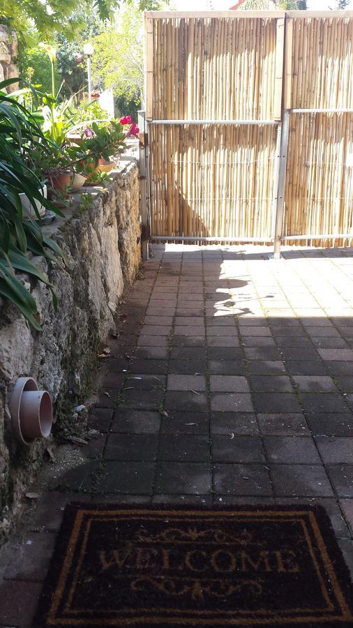לינה וארוחת בוקר כפר ורדים Alona מראה חיצוני תמונה